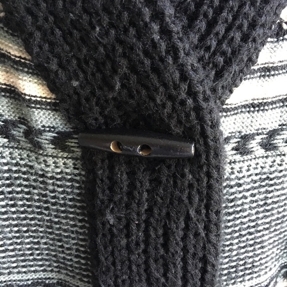 ⚪ 3/$15 Forever 21 teal & black aztec patterned - Picture 6 of 14